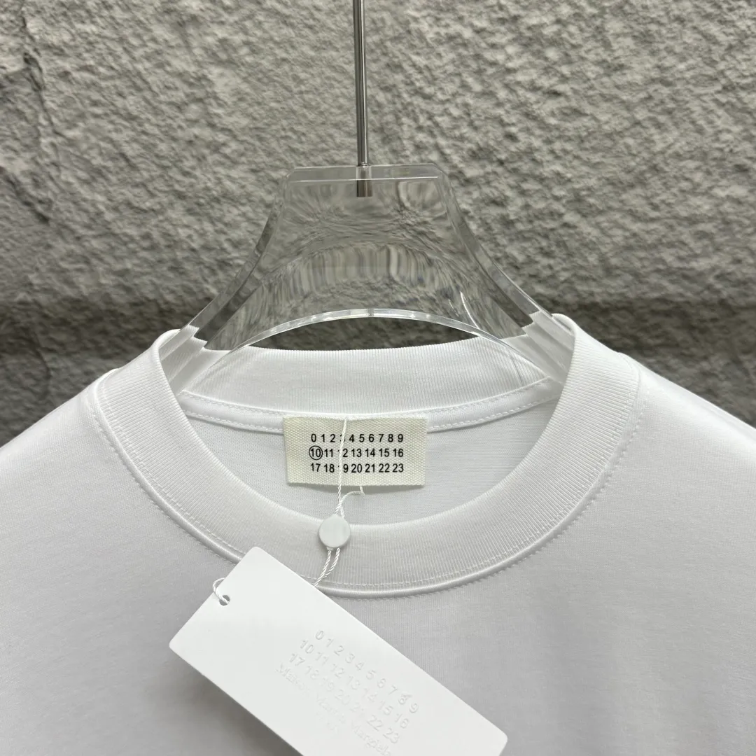 MM 6 *2025 New Arrival T 300 Same Style ：Black White Size： S （90-130 ） M （120-150 ） L （140-165 ） XL （160-180 ） XXL （180-210 ）